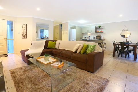 Theme Park HolidayTownhouse - Dentist Search 2