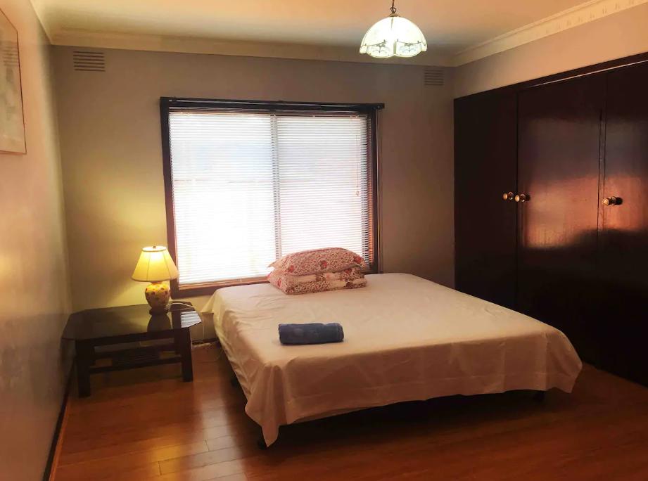 Thomastown antique house room 1