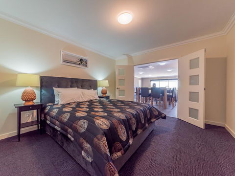 Thompson Ave Apartments - Dentist Find 1