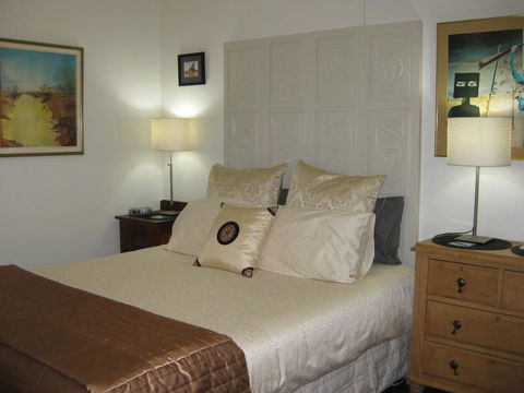 Three Chimneys Bed And Breakfast Boutique Guest House - Dentist Search 1