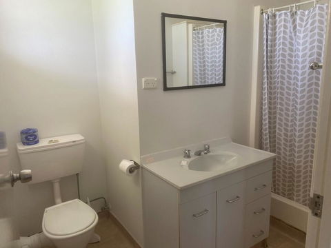 Tin Can Bay Budget Accommodation - Dentist Search 2