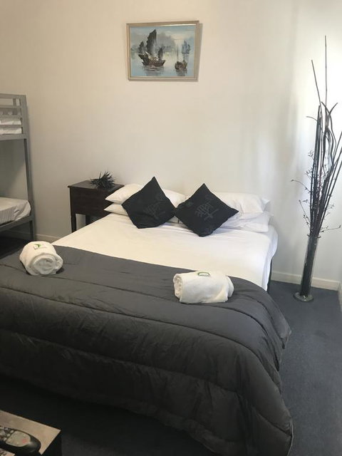 Tin Can Bay Budget Accommodation - Dentist Find 0
