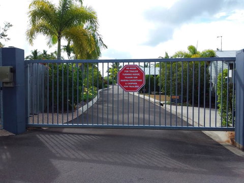 Tin Can Bay Marina Villas - Dentist Find 3