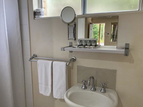 Tin Can Bay Motel - Dentist Find 2