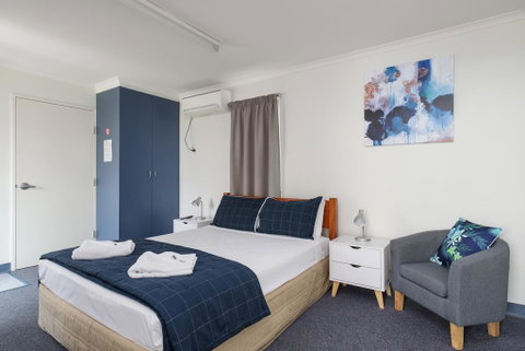 Tin Can Bay's Sleepy Lagoon Motel - Dentist Find 3