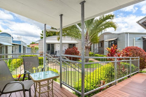 Tin Can Bay's Sleepy Lagoon Motel - Dentist Find 0