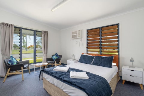 Tin Can Bay's Sleepy Lagoon Motel - Dentist Find 1
