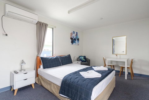 Tin Can Bay's Sleepy Lagoon Motel - Dentist Find 2