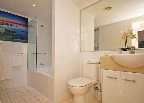 Tingeera Luxury Beachfront Apartments - Dentist Find 3