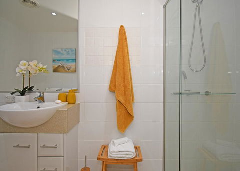 Tingeera Luxury Beachfront Apartments - Dentist Find 2