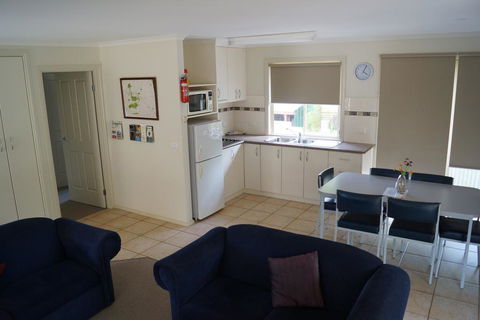 Tooleybuc River Retreat Villas - Dentist Find 1