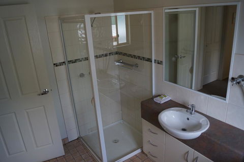 Tooleybuc River Retreat Villas - Dentist Find 3