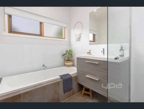 Toot Toot ! 50s Classic Beach House With Bungalow - Dentist Find 1