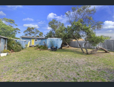 Toot Toot ! 50s Classic Beach House With Bungalow - Dentist Find 2