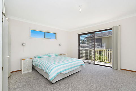 Toowoon Bay Townhouse, Unit 6 - Dentist Search 3