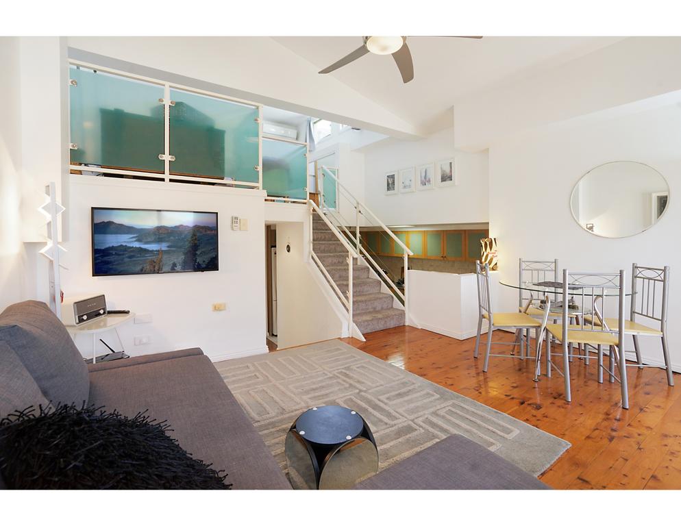 Top Floor Apartment Steps To Darling Harbour  ICC