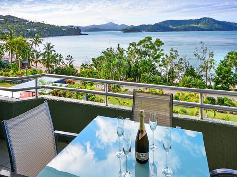Top Floor Hibiscus Apartment 208 - Dentist Find 1
