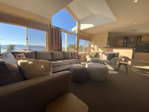 Torino 6 - Lake Jindabyne & Snowy Mountain Views - Dentist Search 0