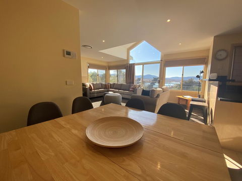 Torino 6 - Lake Jindabyne & Snowy Mountain Views - Dentist Search 1