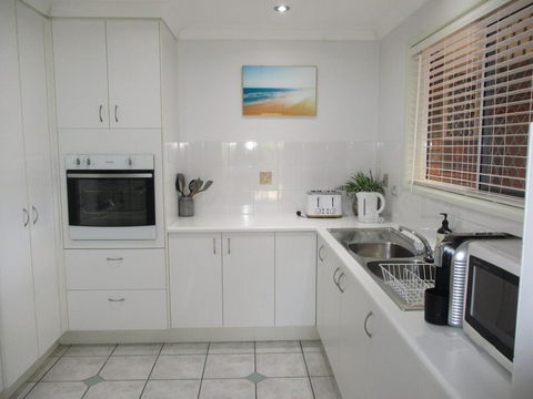 Torquay Beach Holiday House - Dentist Find 0