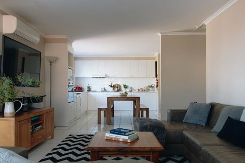 Torquay Retreats - Anderson - Dentist Find 1