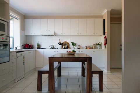 Torquay Retreats - Anderson - Dentist Find 3