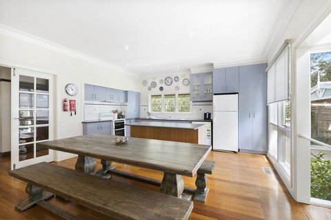 Torquay Retreats Aus - Bristol Road - Dentist Search 2
