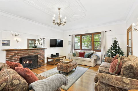 Torquay Retreats Aus - Bristol Road - Dentist Search 1