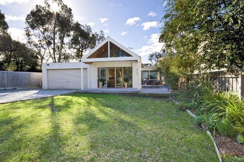 Torquay Retreats Aus - Eighteen Beach - Dentist Find 0