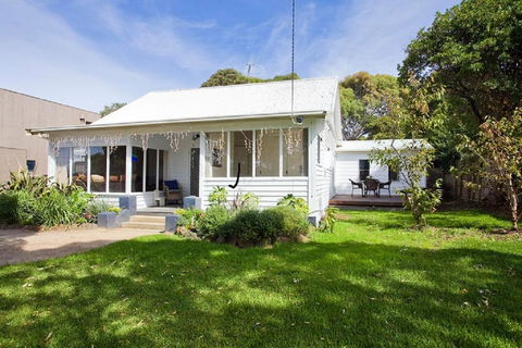 Torquay Retreats Aus - ThirtyOne Pride - Dentist Search 0