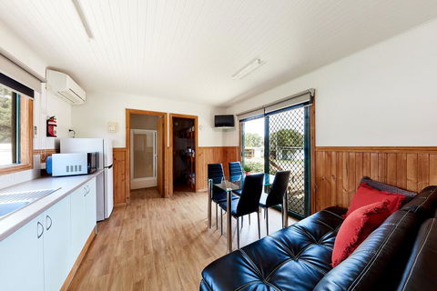 Torquay Foreshore Caravan Park - Dentists Australia 1