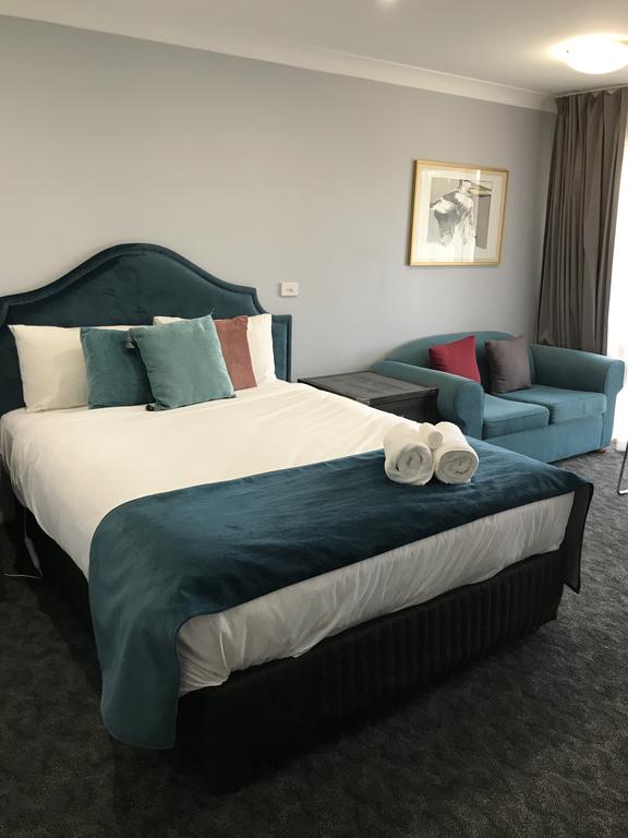 Town  Country Motor Inn
