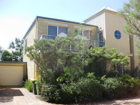 Townhouse On Osbourne - Dentist Find 3
