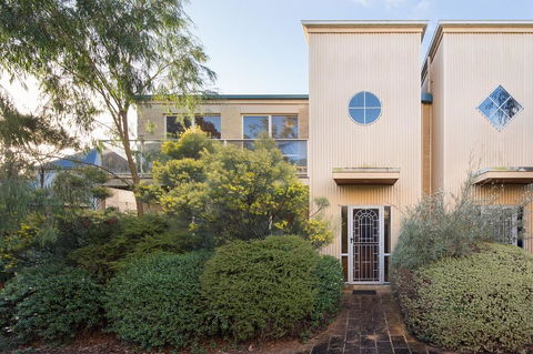 Townhouse On Osbourne - Dentist Find 2