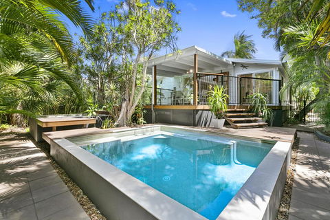 Tranquil & Tropical, Sunshine Beach - Dentist Find 0