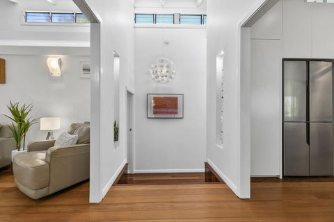 Tranquil & Tropical, Sunshine Beach - Dentist Find 3