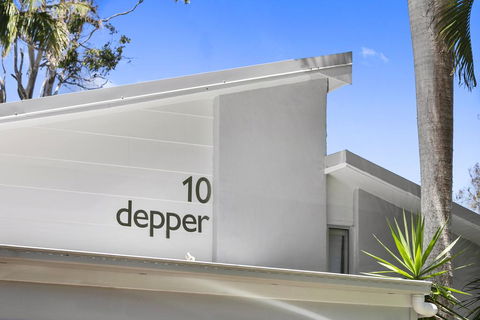 Tranquil & Tropical, Sunshine Beach - Dentist Find 1