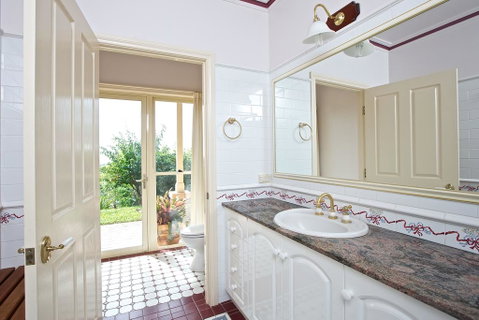 Tranquill Garden Hideaway - Dentist Find 3