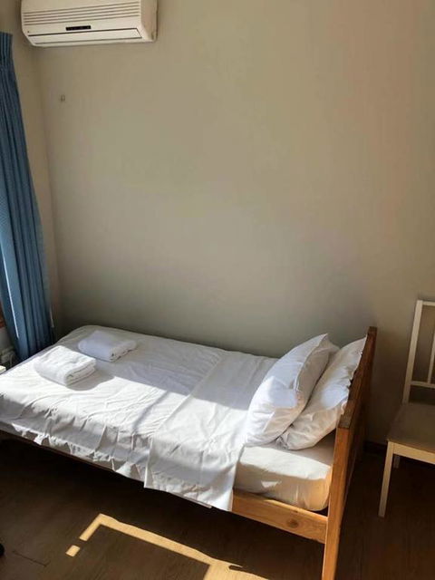 Traveler's Affordable Studio Unit (Beverly Hills) - Dentists Australia 3