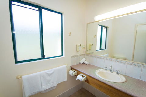 Tree Top Walk Motel - Dentist Find 1