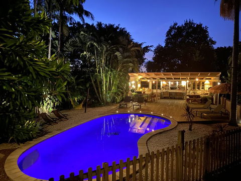 Treehouse On Plantation - Dentists Australia 1