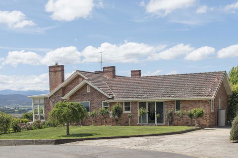 Trevallyn House B & B - Dentist Find 1