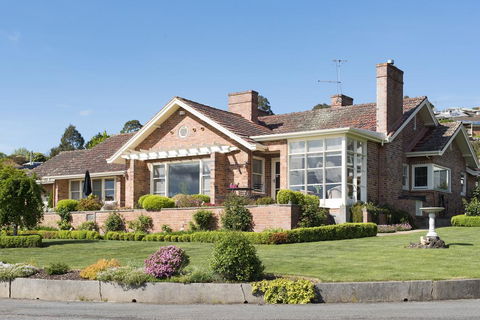 Trevallyn House B & B - Dentist Find 0
