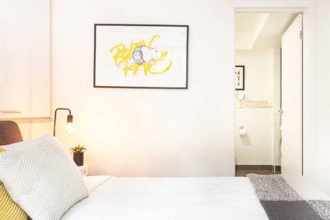Trendy Loft Near Smith St. With Cosy Courtyard And Parking - Dentist Find 1