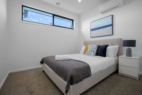 Trendy Sweet Home 4Beds@Blackburn South - Dentist Search 3