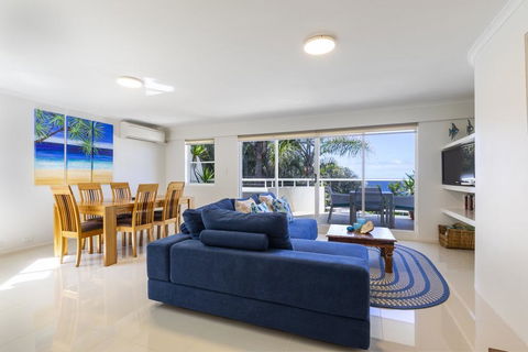 Tropical & Modern With Rooftop Terrace - Dentist Find 1