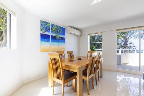 Tropical & Modern With Rooftop Terrace - Dentist Find 2