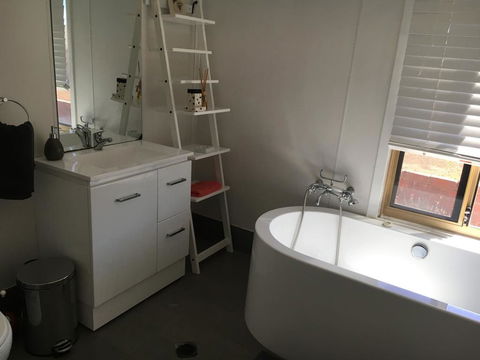 Tropical Farm Stay - Dentist Find 1
