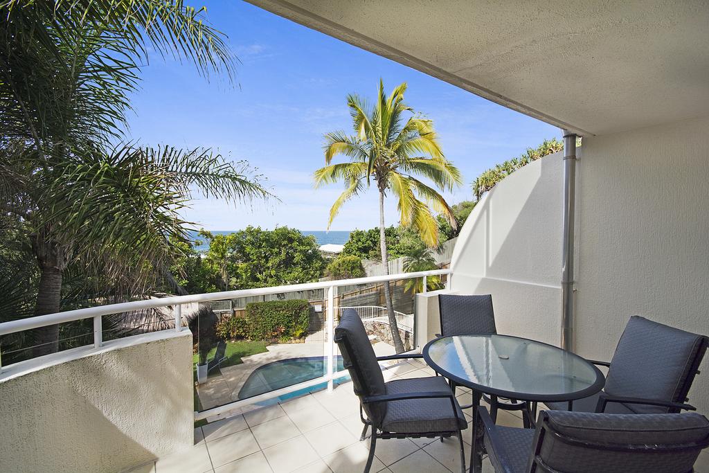 Tropical modern with rooftop terrace