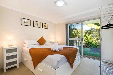 Tropical Townhouse With Two Courtyards And Pool - Dentist Find 1